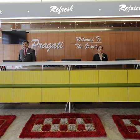 Hotel Pragati The Grand Ahmedabad Esterno foto