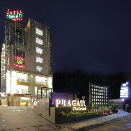 Hotel Pragati The Grand Ahmedabad Esterno foto
