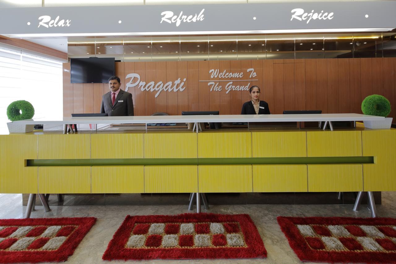 Hotel Pragati The Grand Ahmedabad Esterno foto