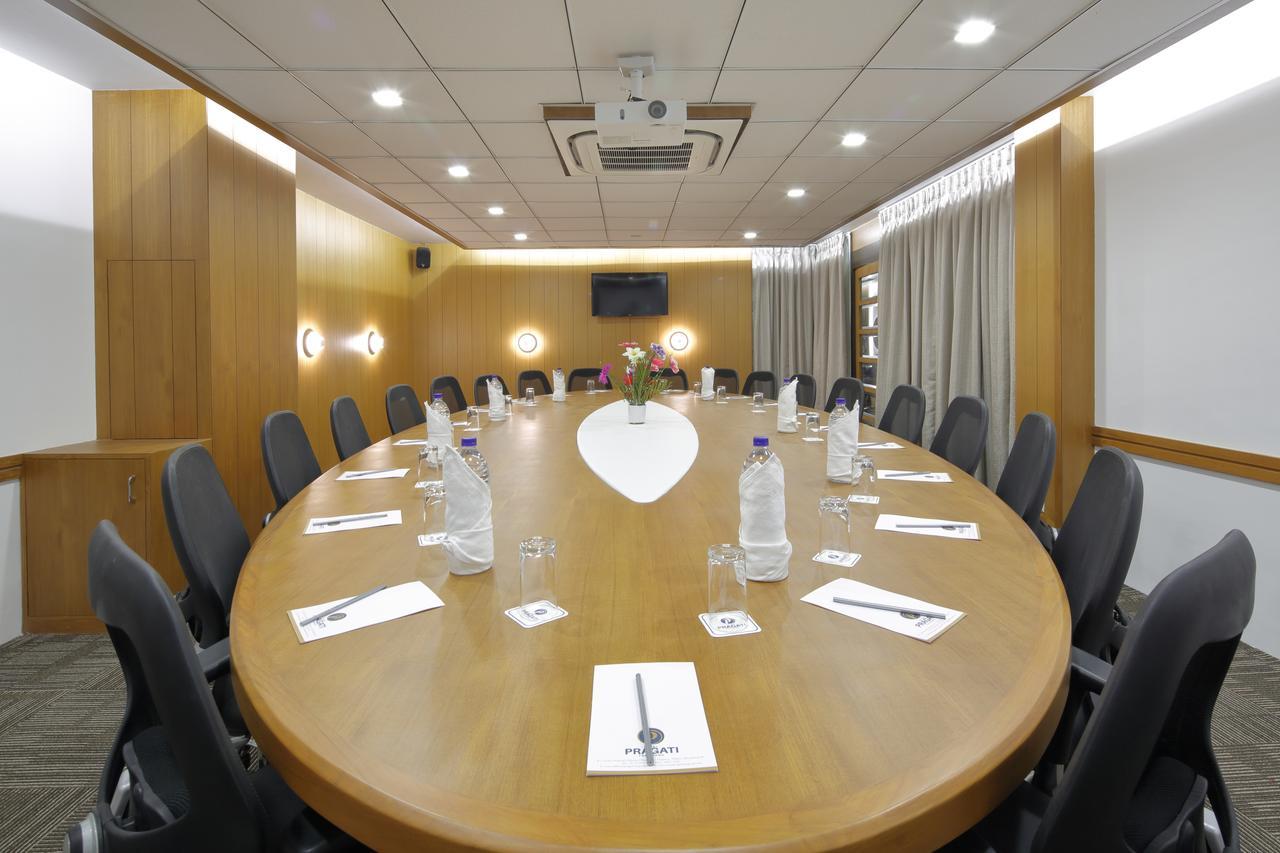 Hotel Pragati The Grand Ahmedabad Esterno foto