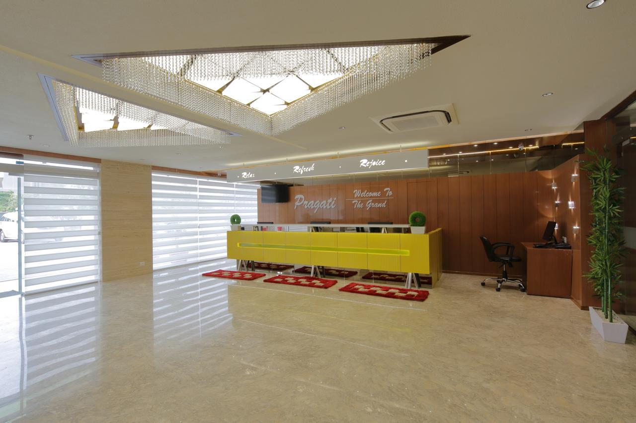 Hotel Pragati The Grand Ahmedabad Esterno foto