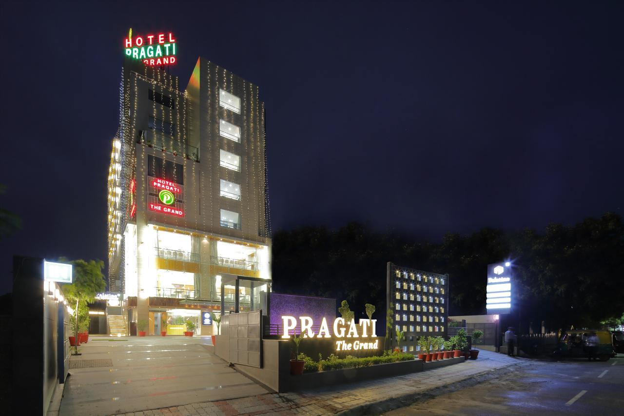 Hotel Pragati The Grand Ahmedabad Esterno foto
