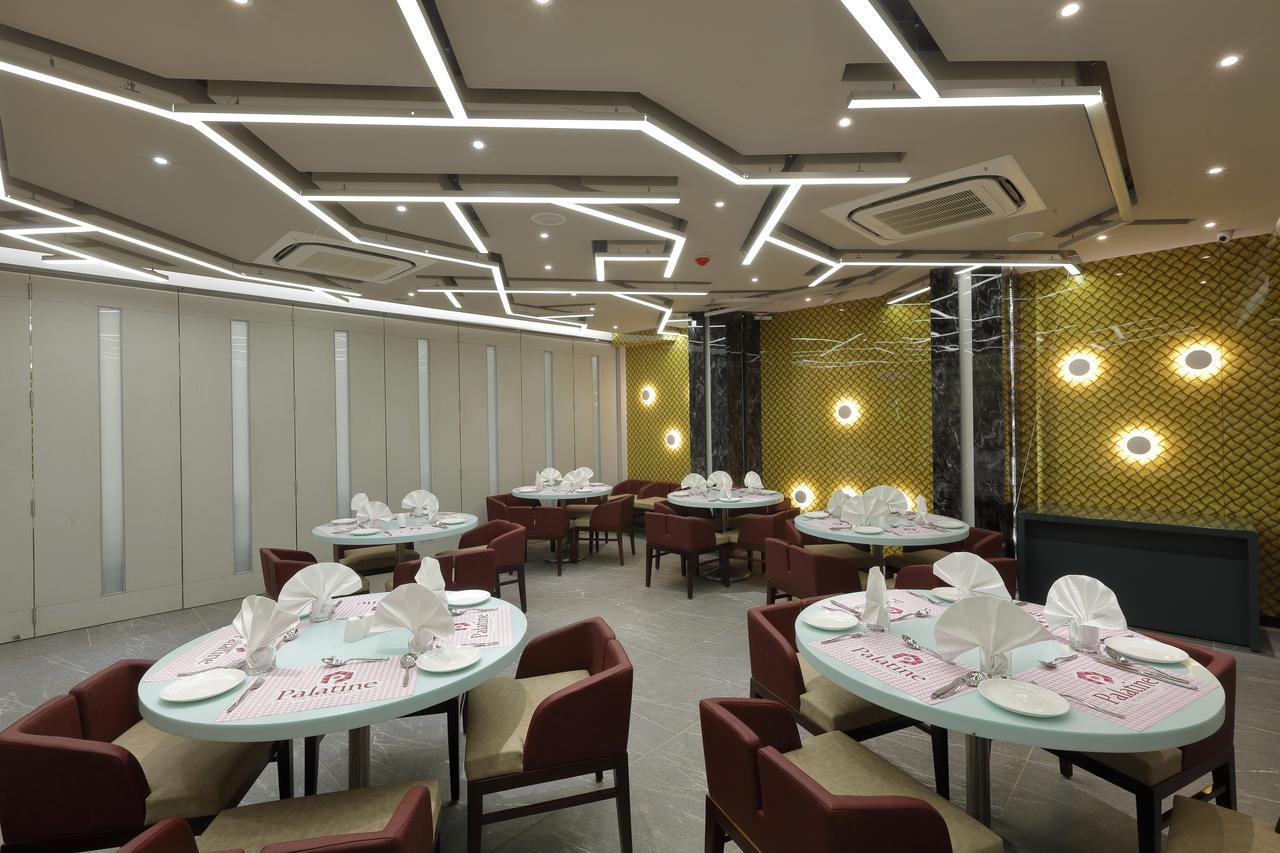 Hotel Pragati The Grand Ahmedabad Esterno foto
