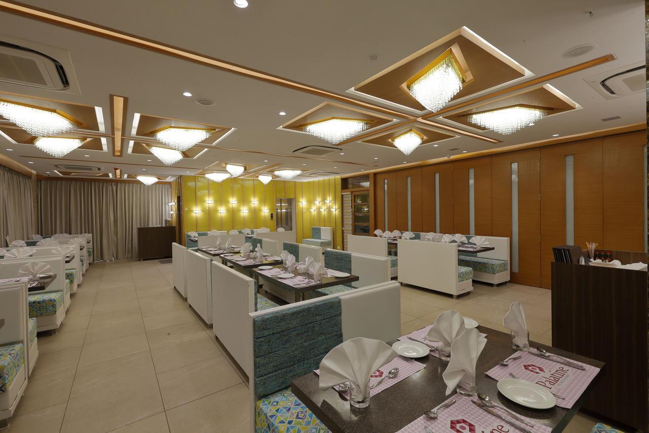 Hotel Pragati The Grand Ahmedabad Esterno foto