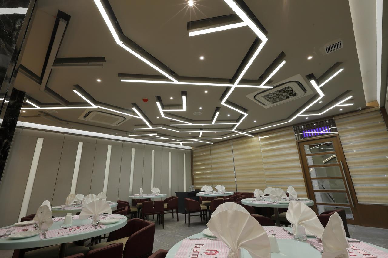 Hotel Pragati The Grand Ahmedabad Esterno foto