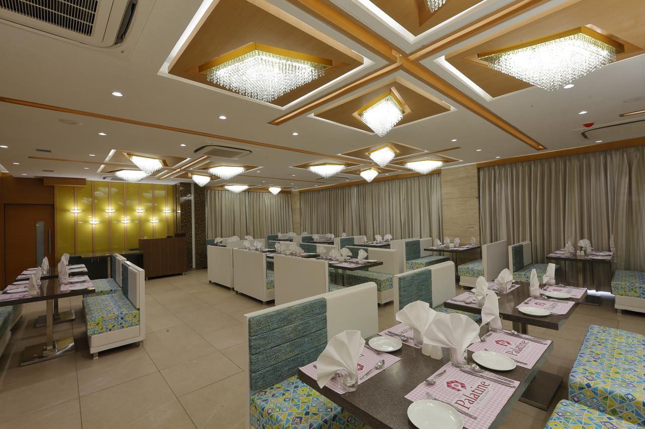 Hotel Pragati The Grand Ahmedabad Esterno foto