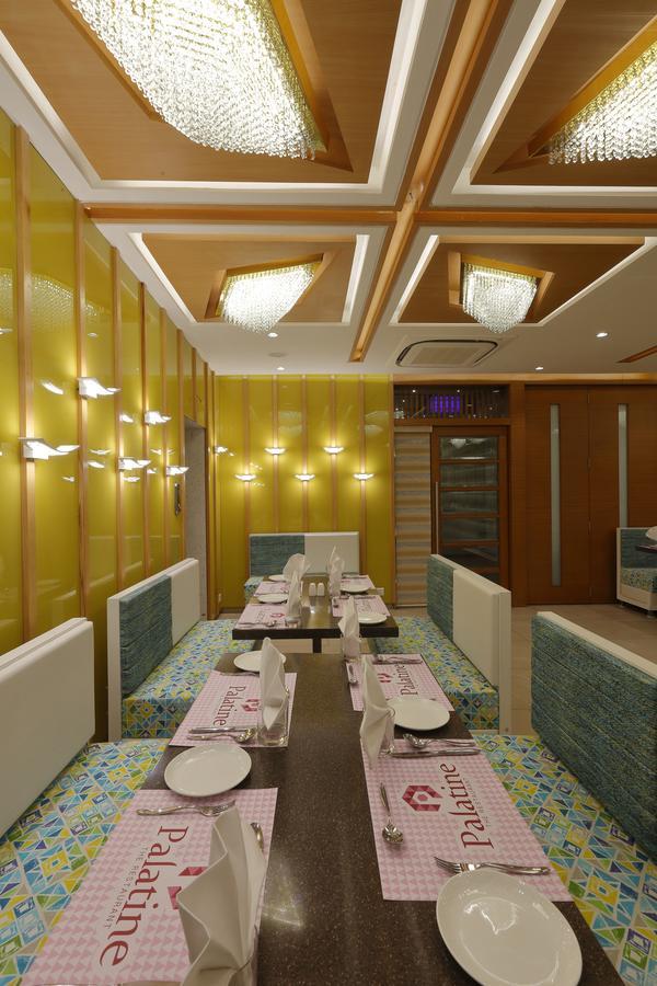 Hotel Pragati The Grand Ahmedabad Esterno foto