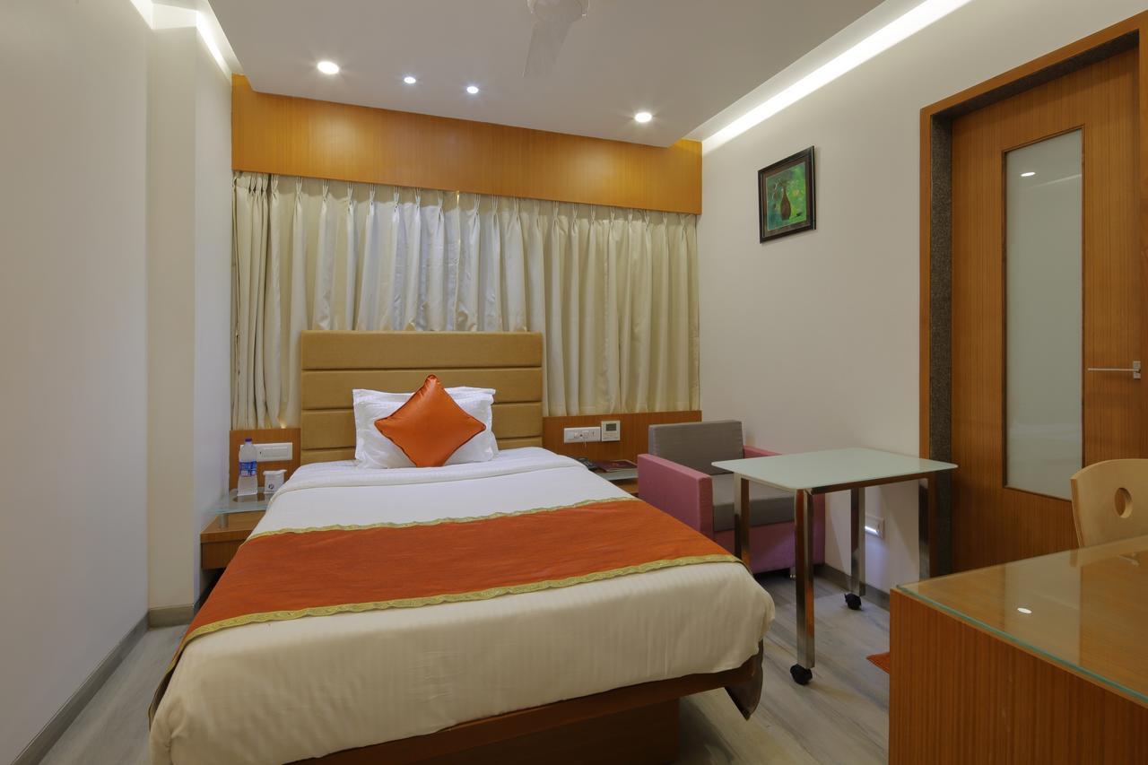 Hotel Pragati The Grand Ahmedabad Esterno foto