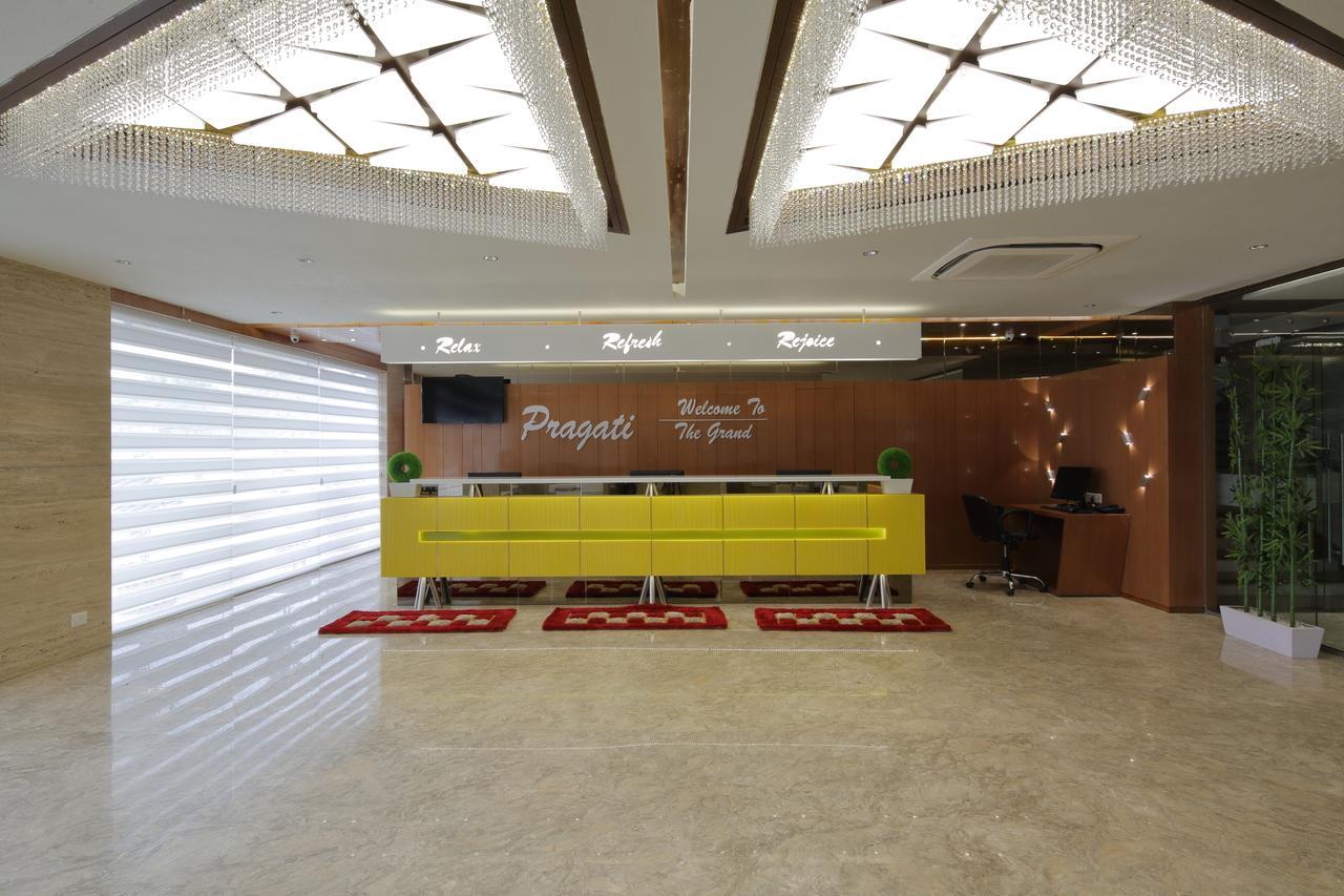 Hotel Pragati The Grand Ahmedabad Esterno foto