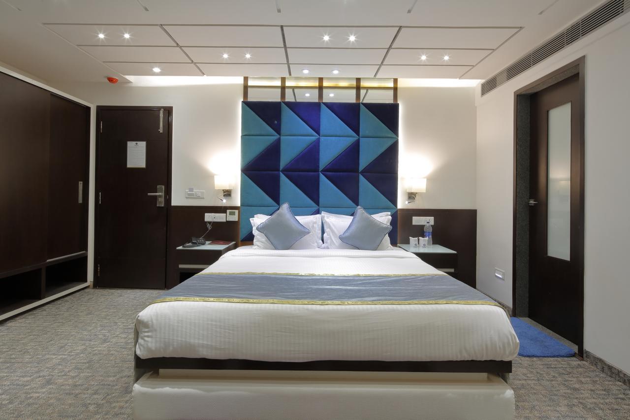 Hotel Pragati The Grand Ahmedabad Esterno foto