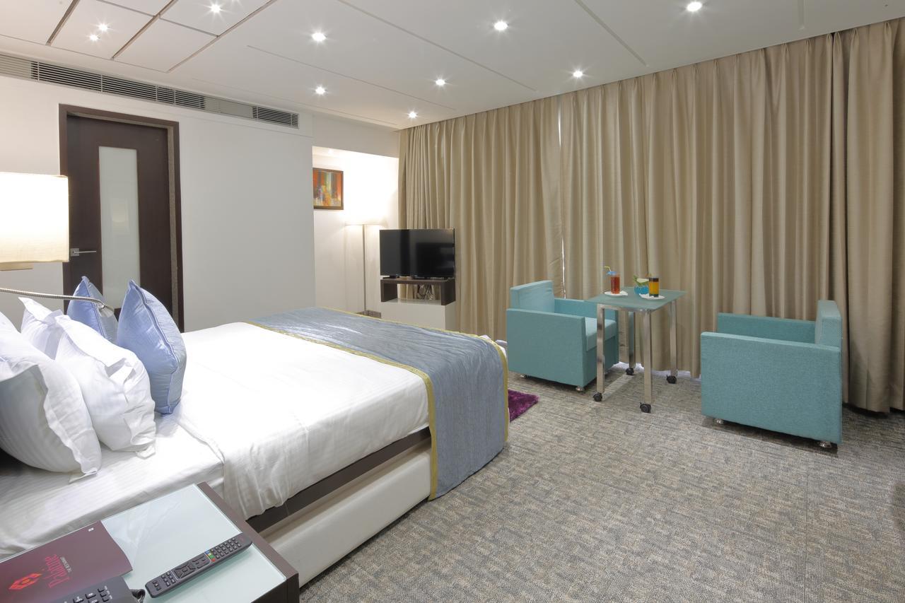 Hotel Pragati The Grand Ahmedabad Esterno foto