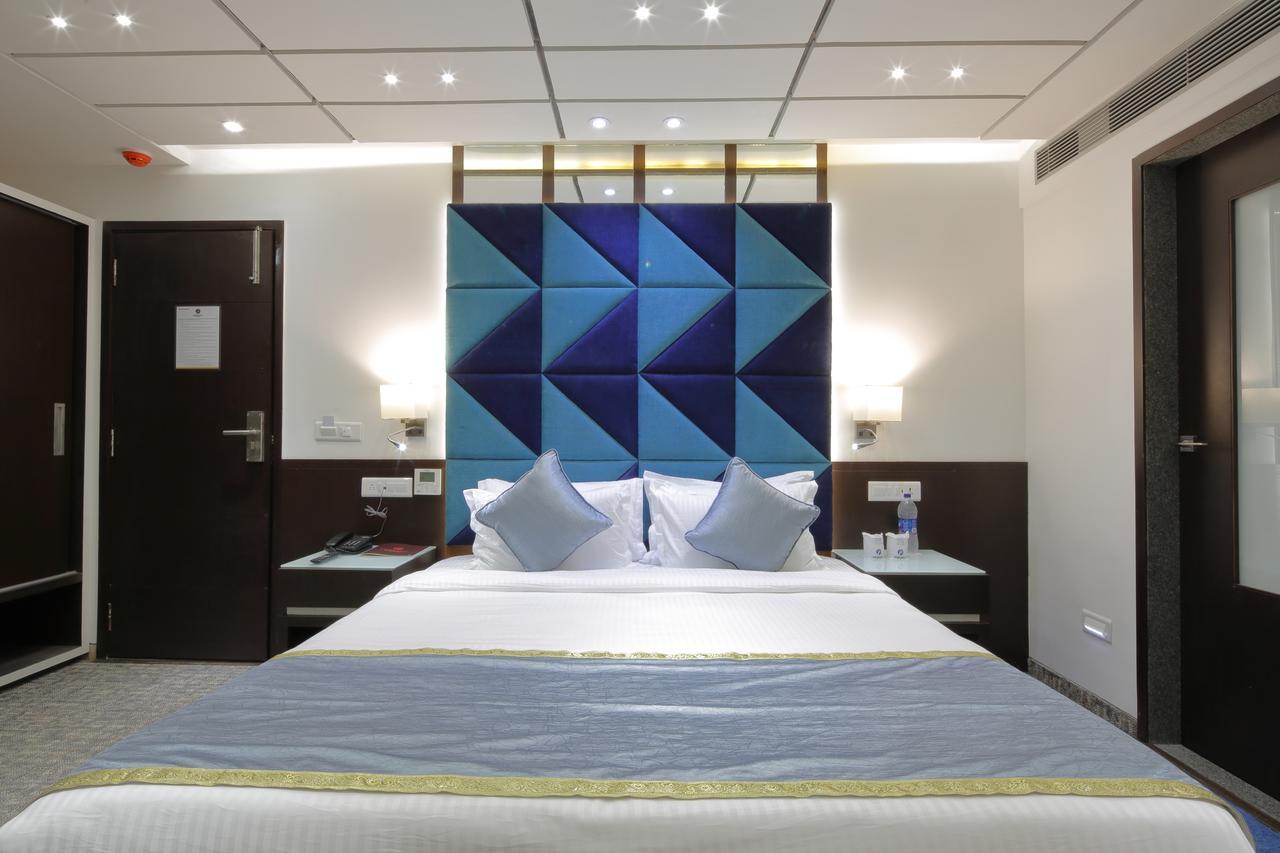 Hotel Pragati The Grand Ahmedabad Esterno foto