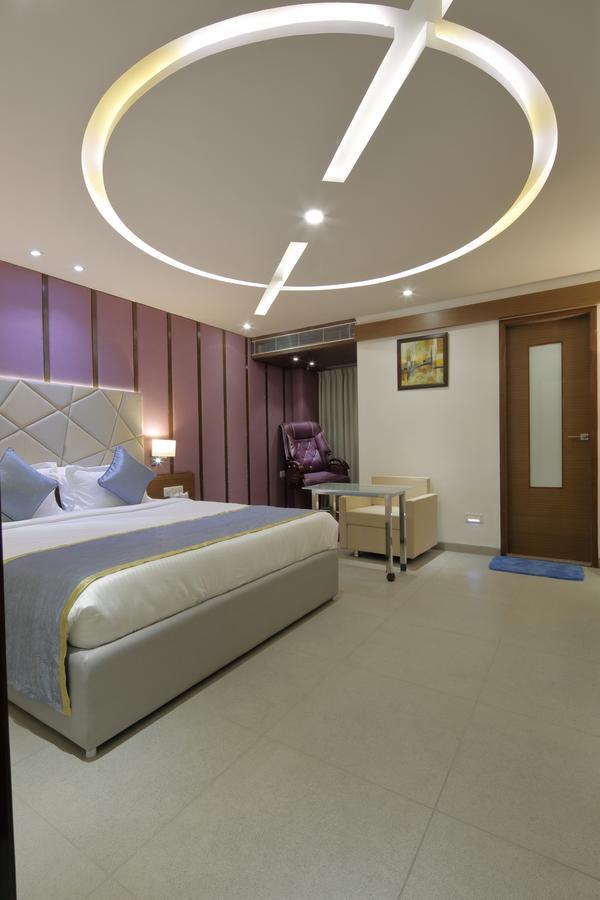 Hotel Pragati The Grand Ahmedabad Esterno foto
